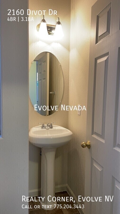 Building Photo - 2160 Divot Dr