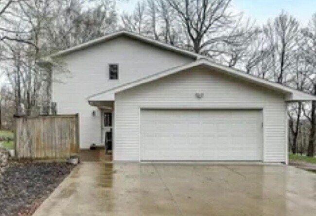 Building Photo - Spacious 4 bedroom home in Beautiful Prior Lake, MN