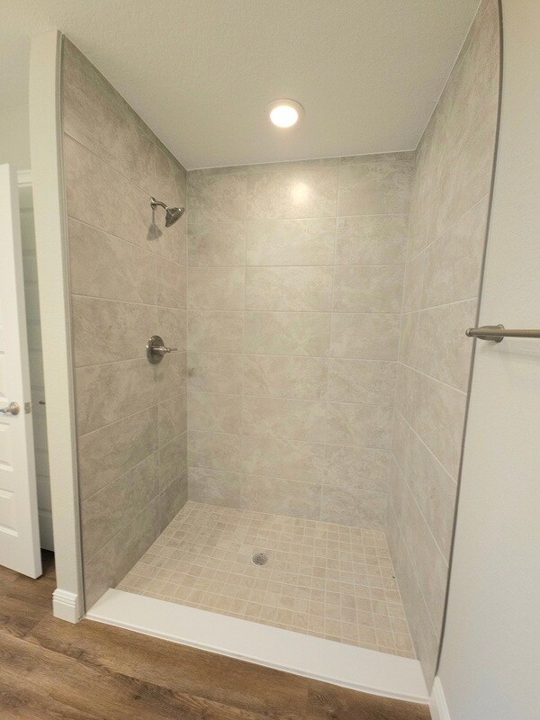 Building Photo - 7244 N Glenridge Cir