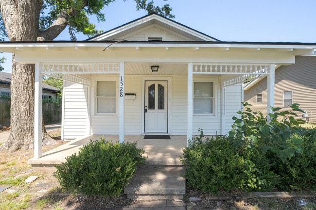 Building Photo - 1528 N Beard Ave