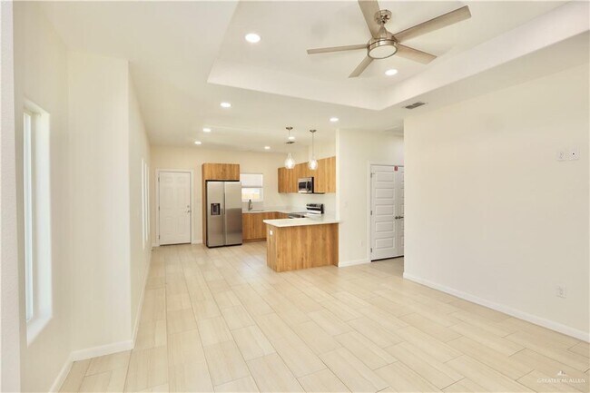 Building Photo - 18 Israel E Ave