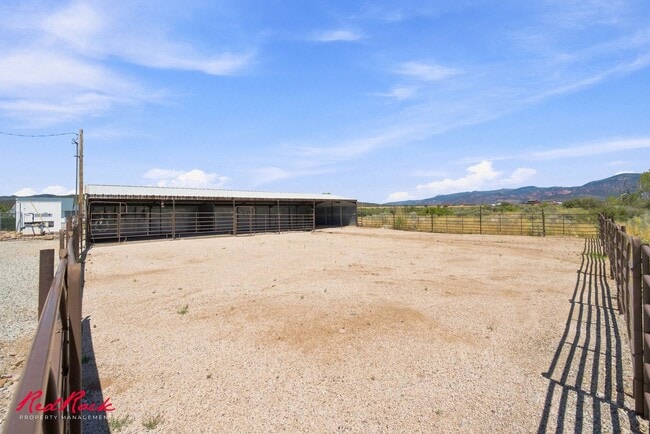 Building Photo - 408 Harmony Dr