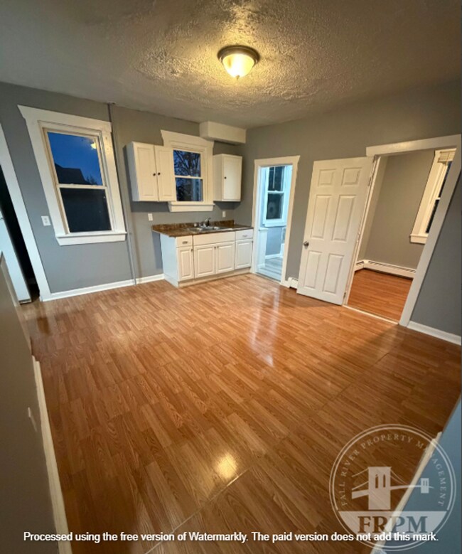 Building Photo - 1272 Pleasant St