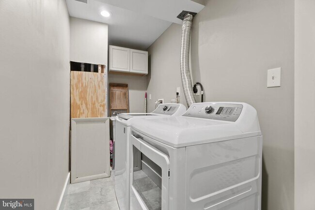 Building Photo - 14827 Old Frederick Rd