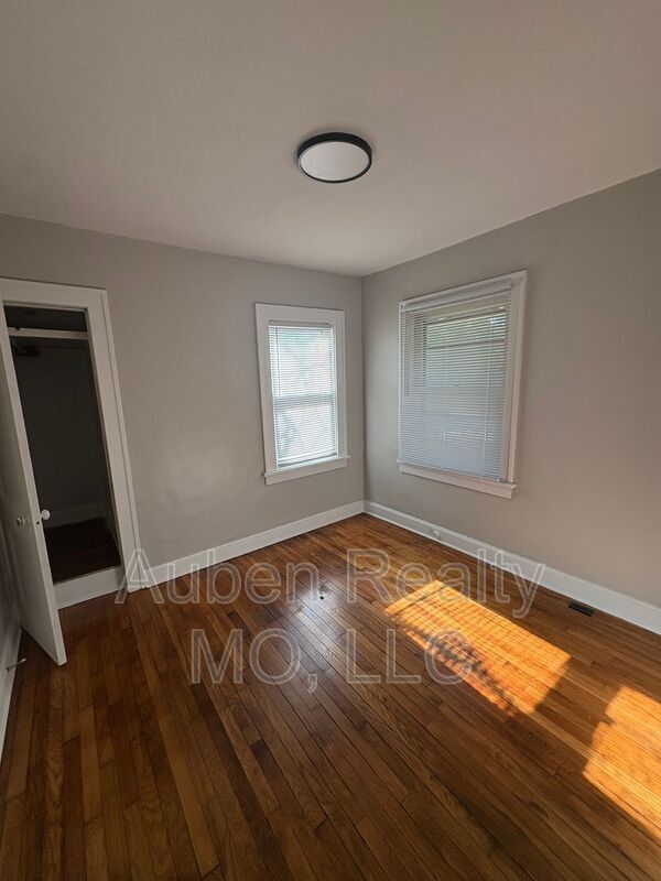 Building Photo - 5424 Charlotte St