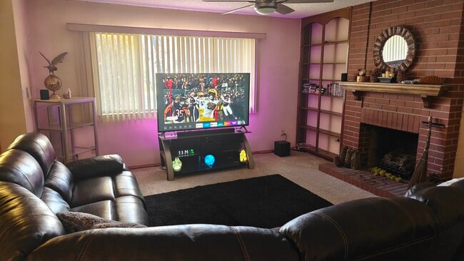 Building Photo - 1521 E Robinson St