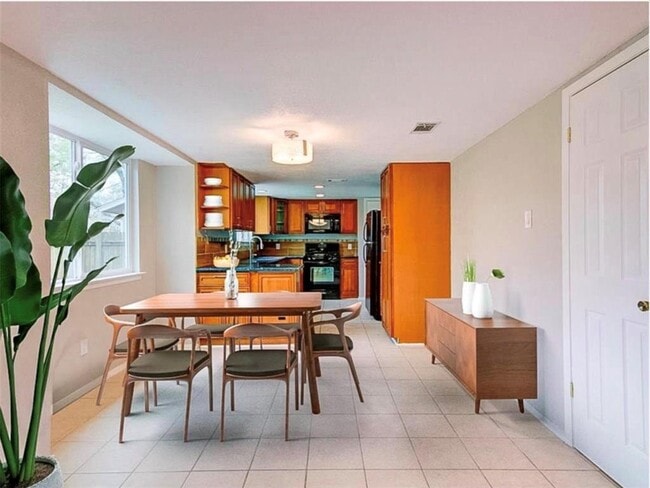 Building Photo - 9705 Meadowheath Dr