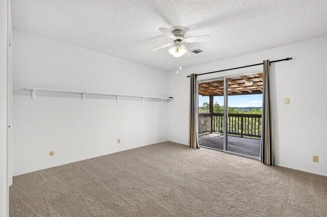 Building Photo - 700 Rogart Dr
