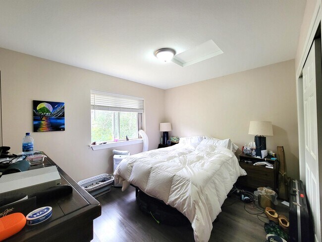 Building Photo - 306 Golden Valley Dr