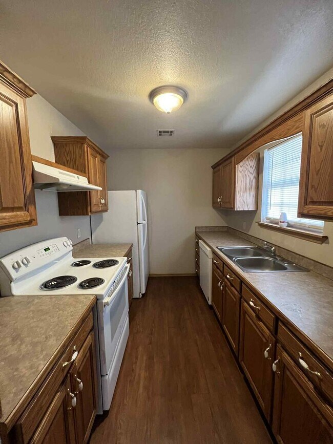 Building Photo - Nice 2 Bedroom 2 Bathroom Apartment Home i...