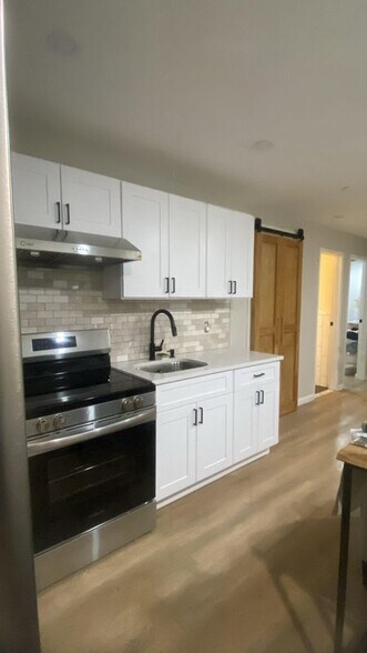 Building Photo - 62 Sycamore St