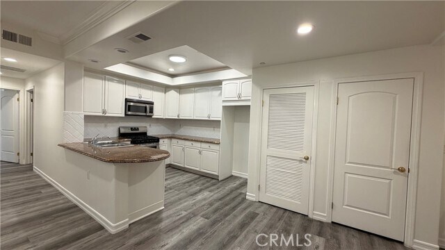 Building Photo - 414 E Valencia Ave