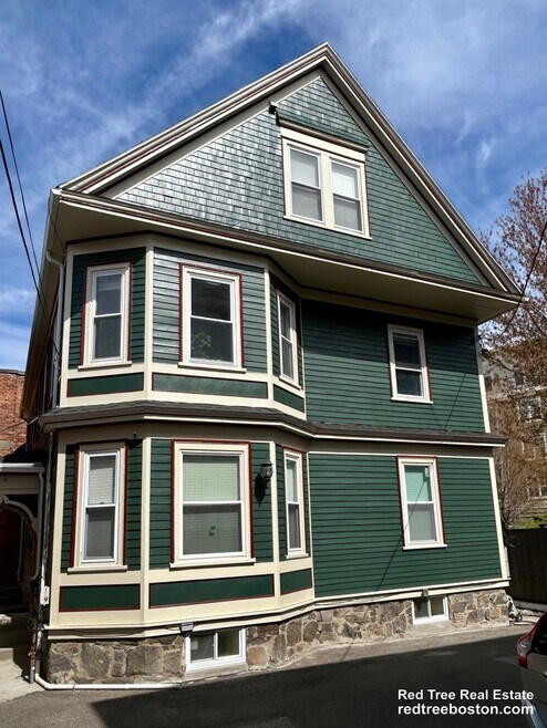 Building Photo - 46 Aspinwall Ave