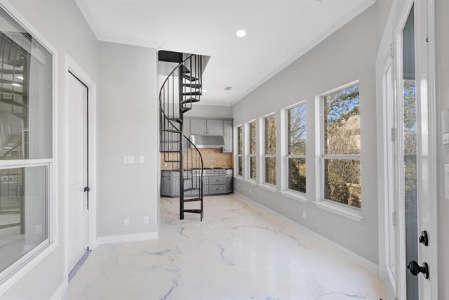 Building Photo - 1004 Drake Dr