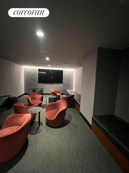 Building Photo - 595 Dean St