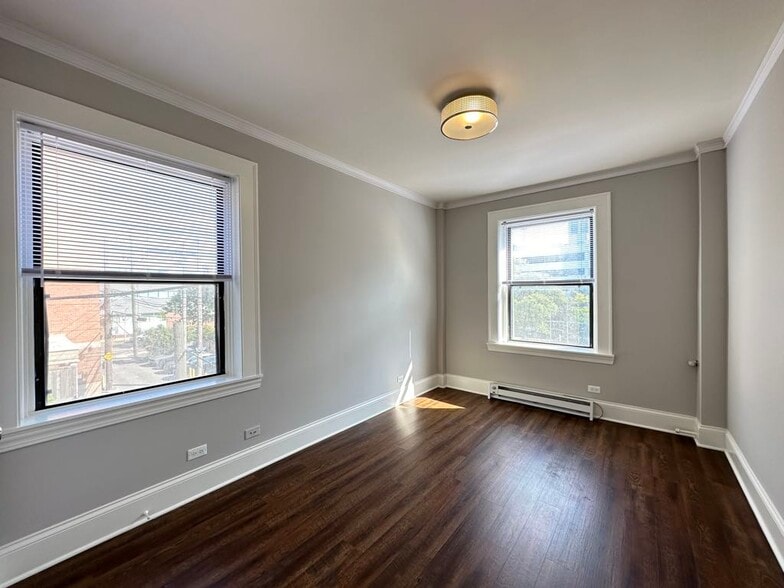 Building Photo - 817 W Lakeside Pl