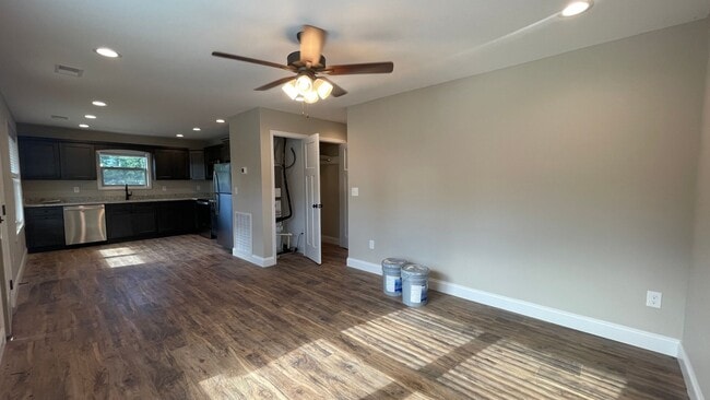 Building Photo - Cosby 2/2 Brand New Duplex