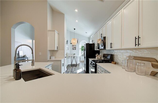 Building Photo - 3822 Carriage House Dr