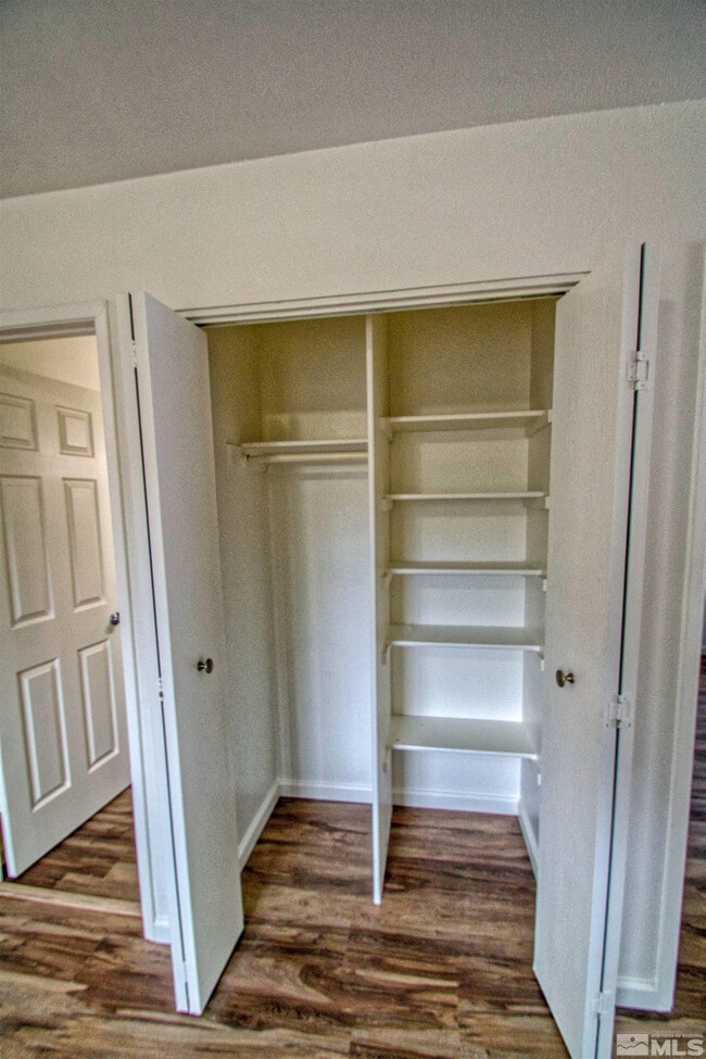 Building Photo - 380 Jill Ct