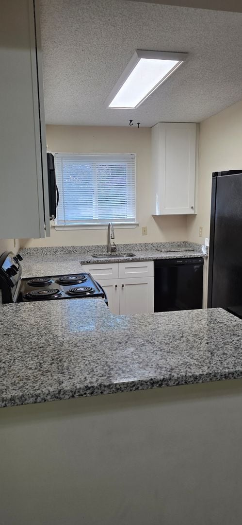 Building Photo - Ideal Living: Beautifully Designed 2 Bedroom Townhouse!