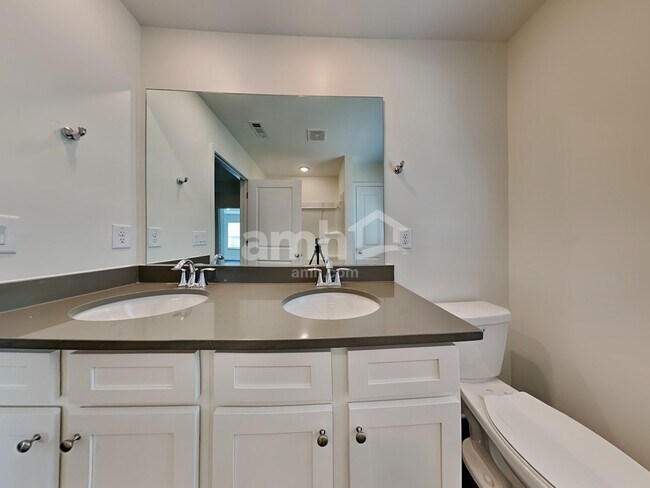 Building Photo - 3750 Blackshear Pl