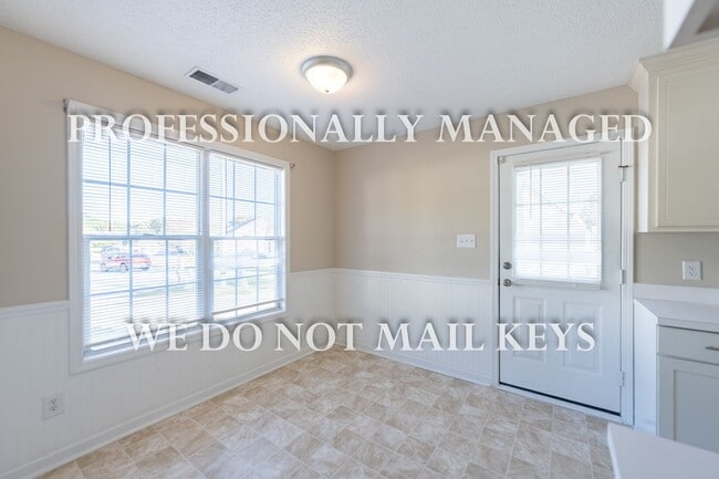 Building Photo - 4745 Periwinkle Pl