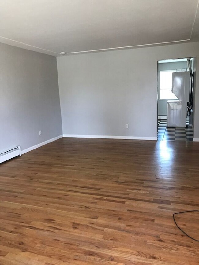 Building Photo - Bright & Beautiful Top Floor 2-bedroom 1 Bath Across Berkeley Park Lake