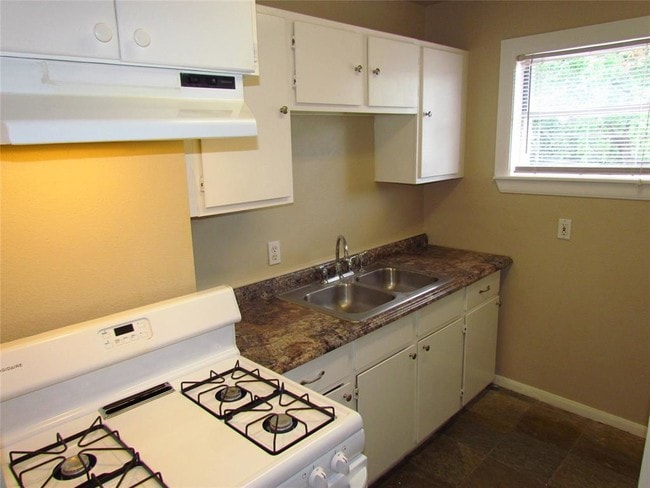 Building Photo - 2522 Binz St