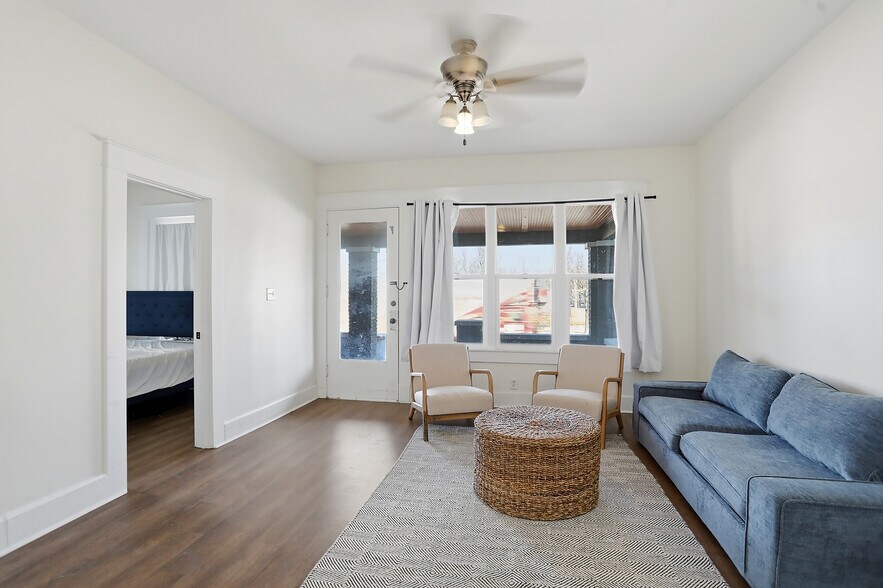 Building Photo - 941 E Raymond St