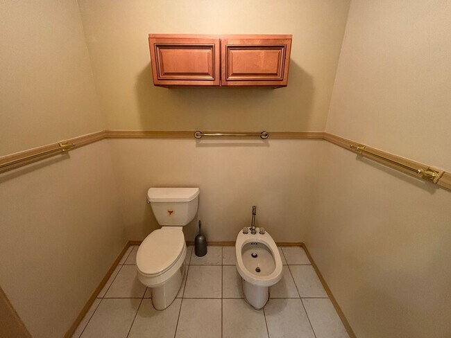 Building Photo - Large home and yard- 4/4 won't last