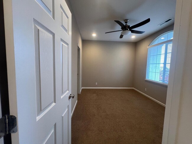 Building Photo - 4102 Voltaire St