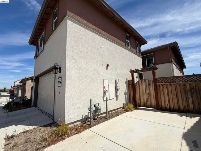 Building Photo - 1667 Ginzburg St