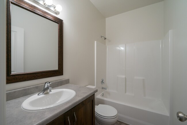 Building Photo - Beautiful Little Valley - 4 Bed 2 Bath home