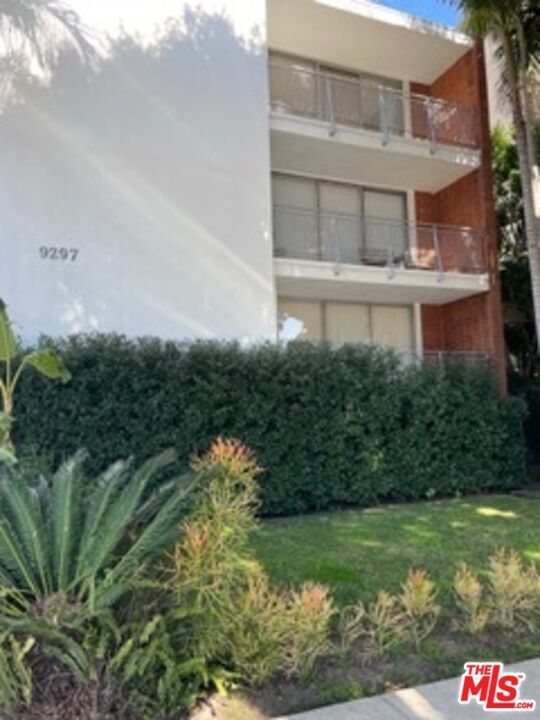 Building Photo - 9297 Burton Way