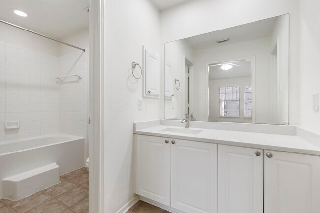 Building Photo - 67 Woodlily Pl