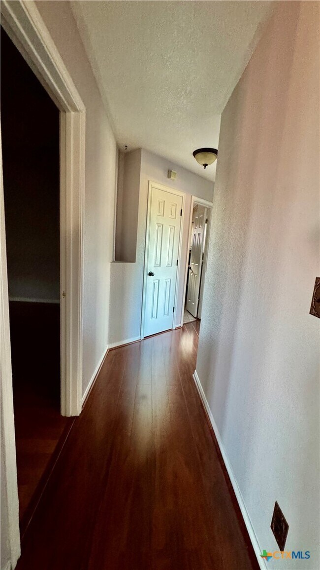 Building Photo - 5502 Golden Dr