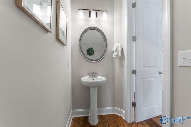 Building Photo - 38 Pine St