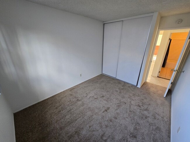 Building Photo - Spacious 4 Bedroom Home with 2-Car Garage & Large Living Areas