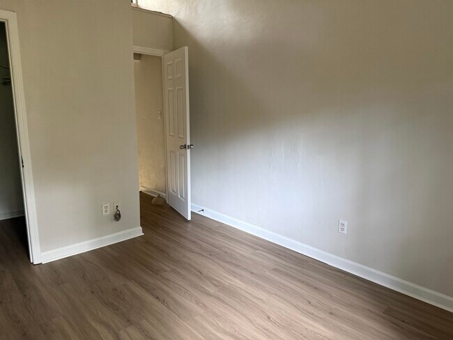 Building Photo - 203 Parkbrook Cir