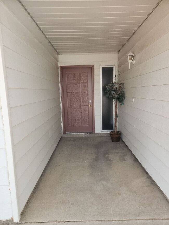 Building Photo - A Fabulous 3 Bedroom Single Story Home with a Pool/Spa.