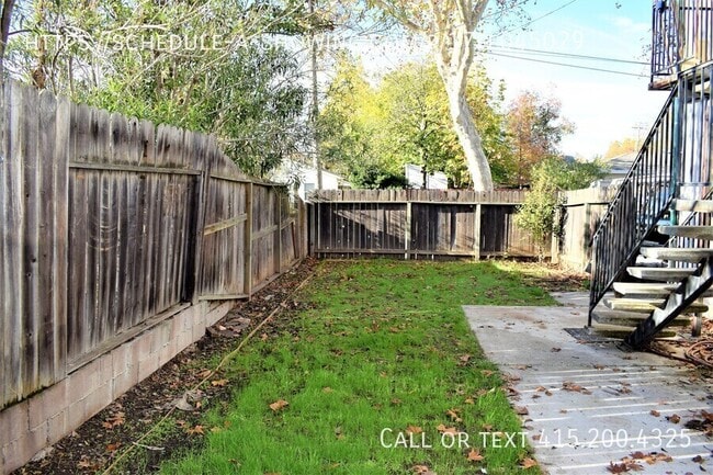 Building Photo - 701 Oakland-