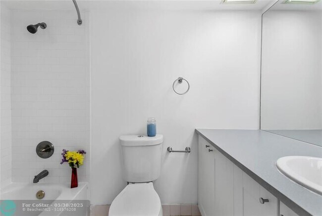 Building Photo - 2671 S Course Dr