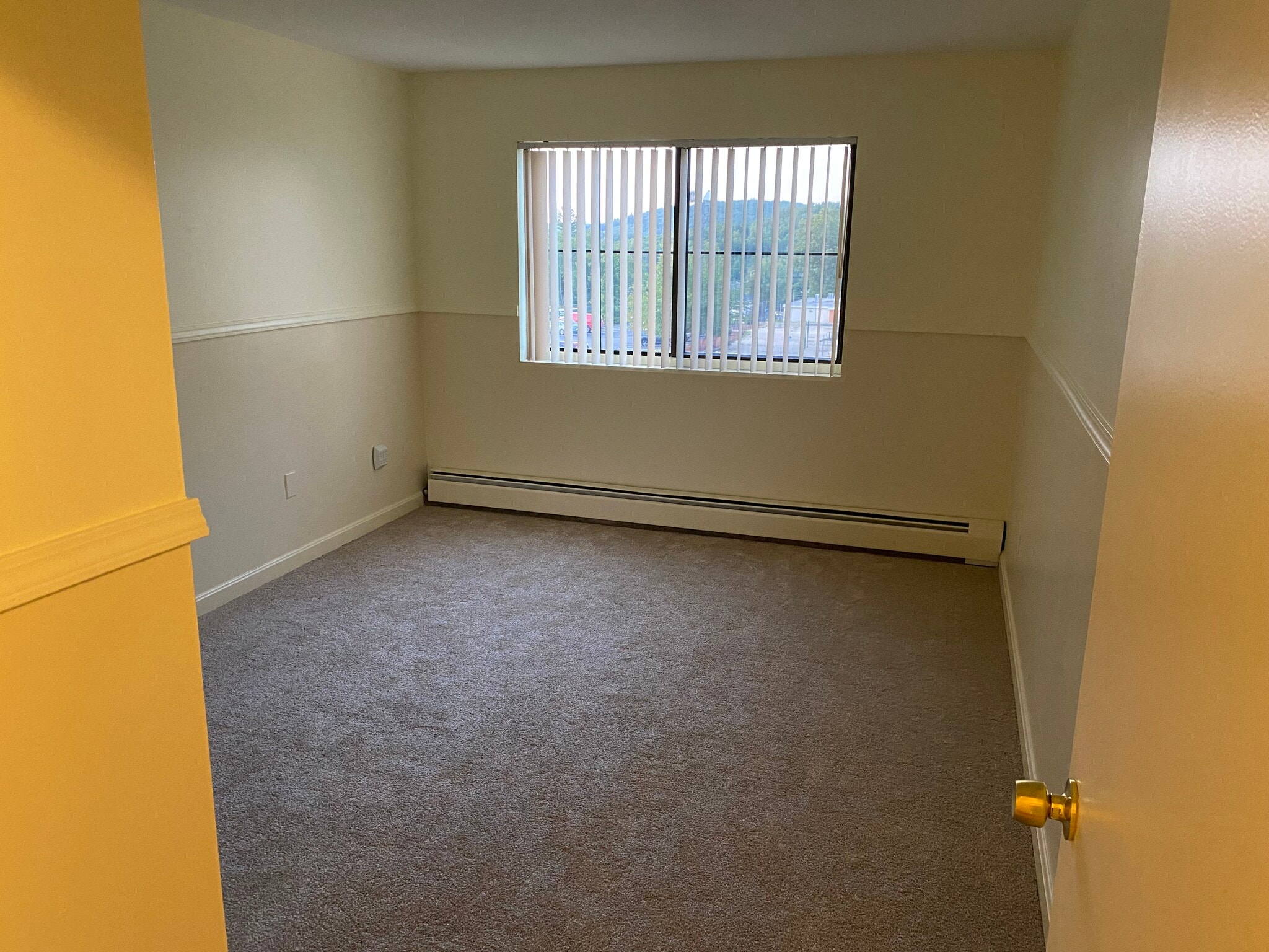 Building Photo - 134 Mammoth Rd