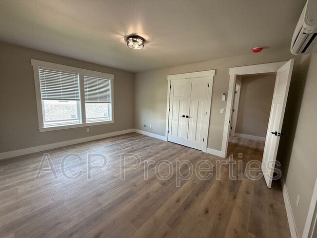 Building Photo - 2201 DeJong Dr