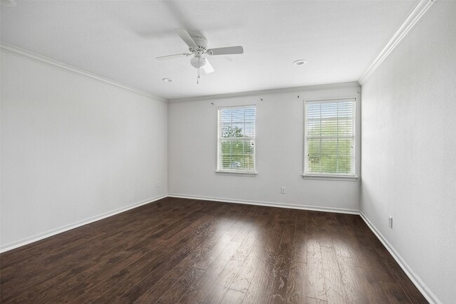 Building Photo - 320 S Mesa Verde Way