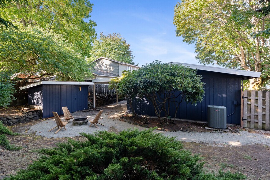 Building Photo - 3731 N Huson St