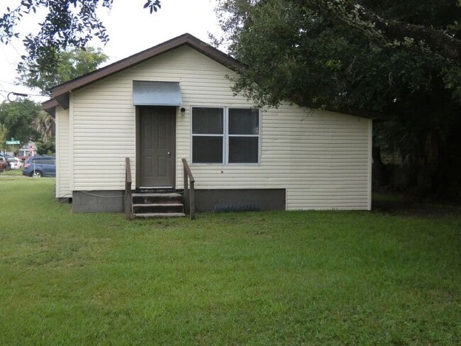 Building Photo - 1300 W Intendencia St