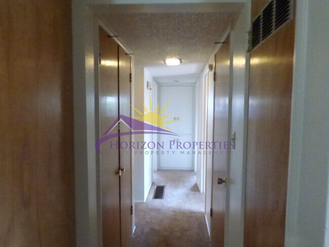 Building Photo - 1430-1432 Topaz Way