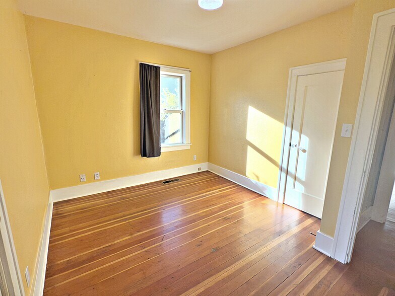 Building Photo - 2534 SE 31st Ave