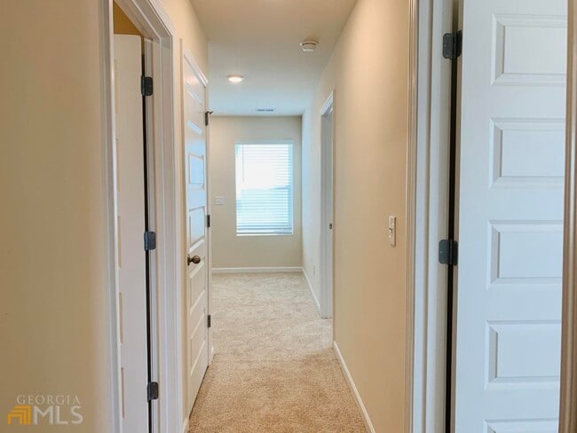 Building Photo - 49 Lauritsen Way
